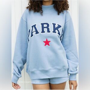 Parke L/XL Coastal Star Varsity Mockneck Sweatshirt. 💙⚡️